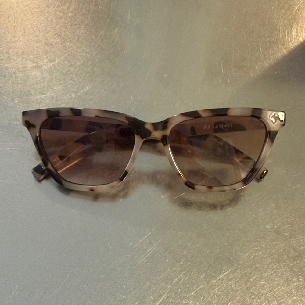 Le Specs Unfaithful Tortoiseshell Cat Eye Sunglasses - Brown Gradient Lenses
